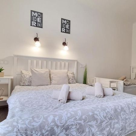 Finnem Rentals Zikova Praha Exteriér fotografie